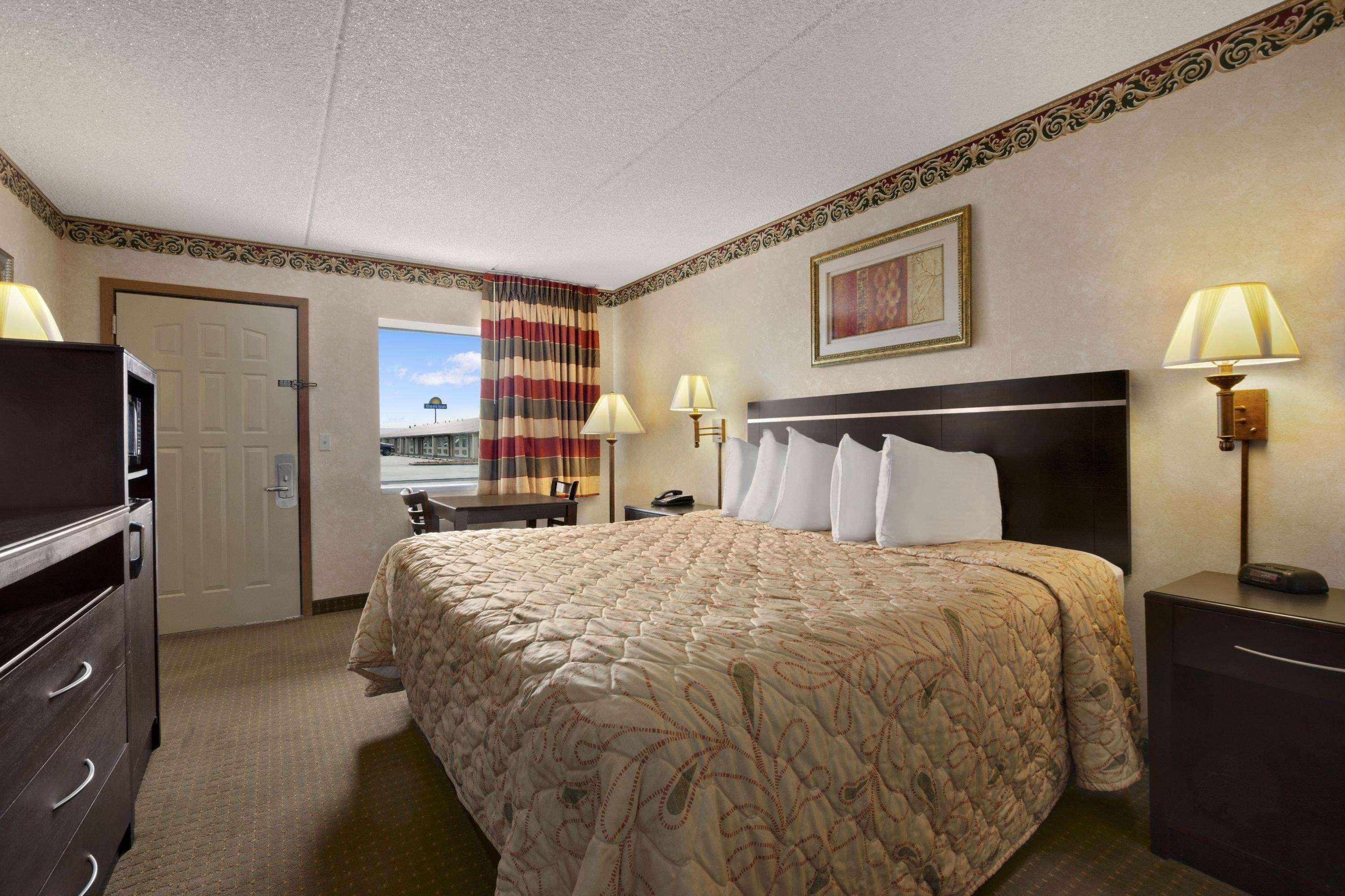 Days Inn By Wyndham Grantville Exteriör bild